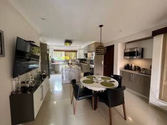 Se vende casa con patio y piscina en condominio de Santa Ana 25-1961 Se vende casa con patio y piscina en condominio de Santa Ana 25-1961