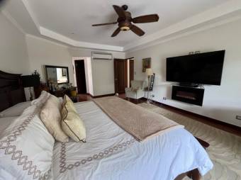 Se vende casa con patio y piscina en condominio de Santa Ana 25-1961 Se vende casa con patio y piscina en condominio de Santa Ana 25-1961