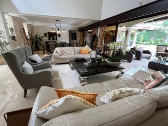 Se vende casa con patio y piscina en condominio de Santa Ana 25-1961 Se vende casa con patio y piscina en condominio de Santa Ana 25-1961