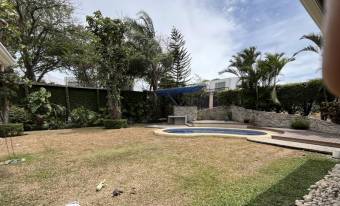 Se vende casa con patio y piscina en condominio de Santa Ana 25-1961 Se vende casa con patio y piscina en condominio de Santa Ana 25-1961