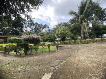 Se vende propiedad con uso mixto con amplio lote en Rio Segundo Alajuela 25-494