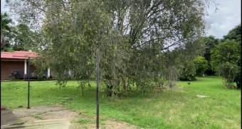 Se vende amplia propiedad con uso mixto en San Joaquin de Flores 23-30