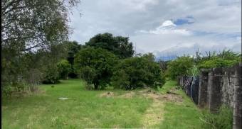 Se vende amplia propiedad con uso mixto en San Joaquin de Flores 23-30