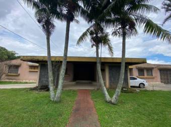 Se vende amplia propiedad con uso mixto en San Joaquin de Flores 23-30