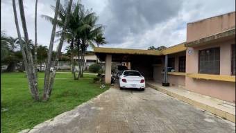 Se vende amplia propiedad con uso mixto en San Joaquin de Flores 23-30