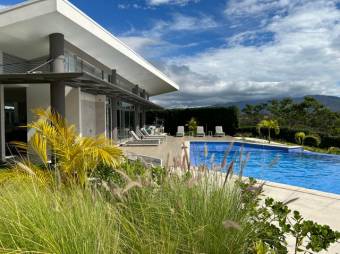 Se alquila espaciosa casa amueblada en condominio de San Antonio Alajuela 26-21