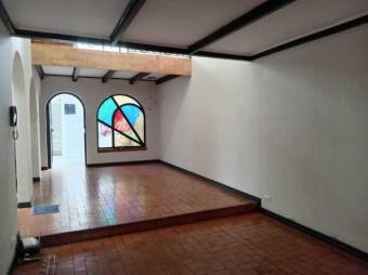 Se alquila espacioso apartamento con jardín en Rohrmoser 26-547