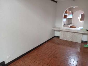 Se alquila espacioso apartamento con jardín en Rohrmoser 26-547