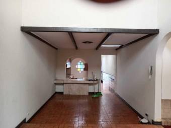 Se alquila espacioso apartamento con jardín en Rohrmoser 26-547