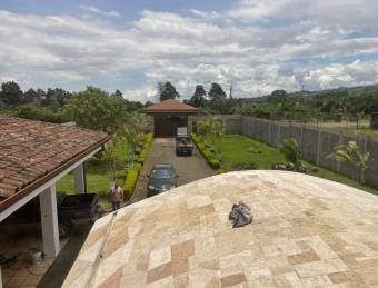 Hermosa casa de lujo, San Isidro de Heredia 2,600 mtrs2