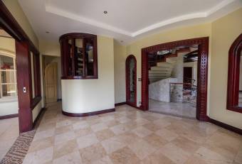 Hermosa casa de lujo, San Isidro de Heredia 2,600 mtrs2