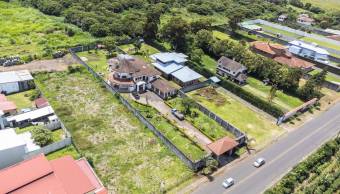 Hermosa casa de lujo, San Isidro de Heredia 2,600 mtrs2