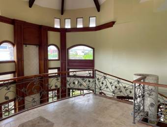 Hermosa casa de lujo, San Isidro de Heredia 2,600 mtrs2