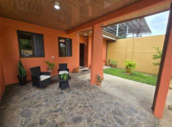 VENTA DE CASA, UNA PLANTA CON ZONA VERDE, PEQUEÑO CONDOMINIO, ALAJUELA