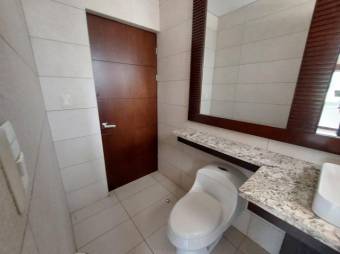 Se alquila moderna casa con patio en  condominio San Rafael Alajuela 26-50