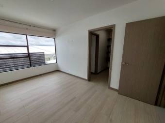 Se alquila casa con patio en condominio de San Antonio Escazú 26-354 Se alquila casa con patio en condominio de San Antonio Escazú 26-354