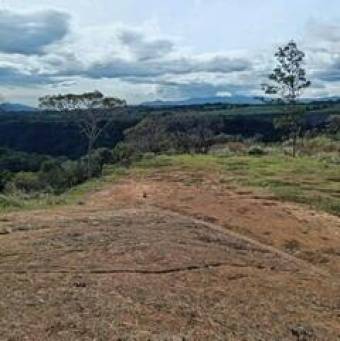 Se vende amplia propiedad de 1.2 hectáreas en Brasil Santa Ana 25-1238 Se vende amplia propiedad de 1.2 hectáreas en Brasil Santa Ana 25-1238