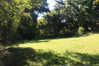 Se vende amplio lote de 5,600m2 con uso residencial en Santa Ana 24-395 Se vende amplio lote de 5,600m2 con uso residencial en Santa Ana 24-395