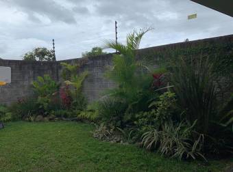 Se vende linda casa en Condominio, Tres Róos