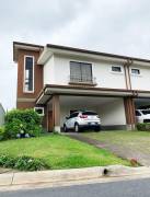 Se vende linda casa en Condominio, Tres Róos