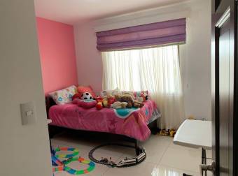 Se vende linda casa en Condominio, Tres Róos