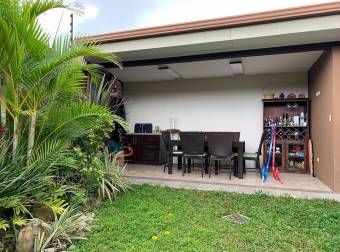 Se vende linda casa en Condominio, Tres Róos