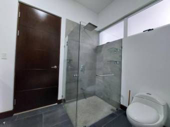 Se vende lujosa casa con amplio lote plano en Ángeles de Heredia 25-1255 Se vende lujosa casa con amplio lote plano en Ángeles de Heredia 25-1255