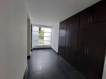 Se vende lujosa casa con amplio lote plano en Ángeles de Heredia 25-1255 Se vende lujosa casa con amplio lote plano en Ángeles de Heredia 25-1255