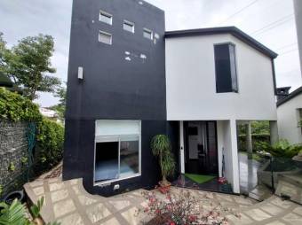 Se vende amplia propiedad con 2 casas en Santo Domingo Heredia 26-280 Se vende amplia propiedad con 2 casas en Santo Domingo Heredia 26-280