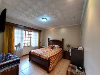 Se vende propiedad con casa y 2 apartamentos en Santa bárbara Heredia 24-1075 Se vende propiedad con casa y 2 apartamentos en Santa bárbara Heredia 24-1075