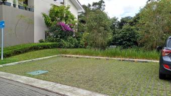 Se vende moderna casa con patio en condominio de Sabanilla 26-566 Se vende moderna casa con patio en condominio de Sabanilla 26-566