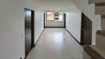 Se vende moderna casa con patio en condominio de Sabanilla 26-566 Se vende moderna casa con patio en condominio de Sabanilla 26-566