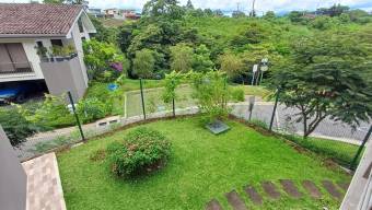 Se vende moderna casa con patio en condominio de Sabanilla 26-566 Se vende moderna casa con patio en condominio de Sabanilla 26-566