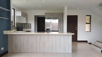 Se vende moderna casa con patio en condominio de Sabanilla 26-566 Se vende moderna casa con patio en condominio de Sabanilla 26-566