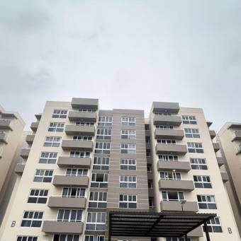 Se alquila moderno apartamento en condominio de 