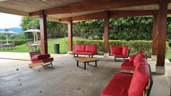 Se alquila moderno apartamento en condominio de Santa Ana 26-586