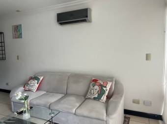 Se alquila moderno apartamento en condominio de Santa Ana 26-586