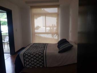 Se alquila moderno apartamento en condominio de Santa Ana 26-586