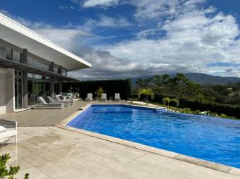 Se alquila espaciosa casa amoblada en San Antonio Alajuela 26-21