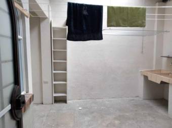 Se alquila espaciosa casa con jardín en Pavas de San José 26-547