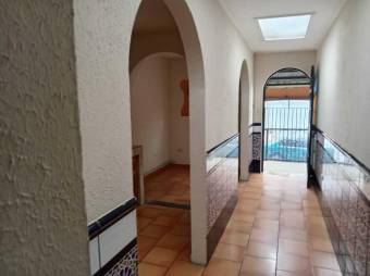 Se alquila espaciosa casa con jardín en Pavas de San José 26-547