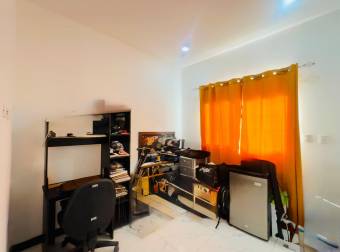 FOR SALE ! Nature Retreat with Pool and Guest Suite 