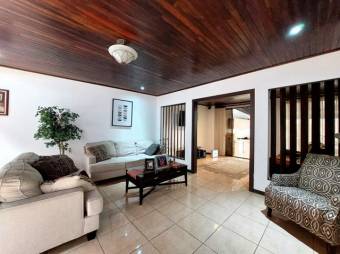 Se vende lujosa casa con uso de suelo mixto en Santo Tomas Heredia 25-1934 Se vende lujosa casa con uso de suelo mixto en Santo Tomas Heredia 25-1934