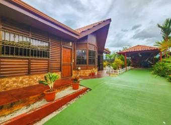 VENTA DE CASA AMUEBLADA, CON PISCINA, ALAJUELA, SAN CARLOS, LA FORTUNA 9508745