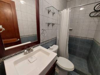 Se alquila apartamento amoblado en La Sabana 26-506