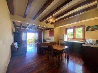 Se alquila espacioso apartamento en San Antonio Escazú 26-363