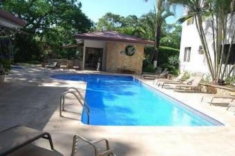 Se alquila apartamento amoblado en condominio de Santa Ana 26-85