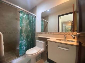 Se alquila apartamento amoblado en condominio de Santa Ana 26-85