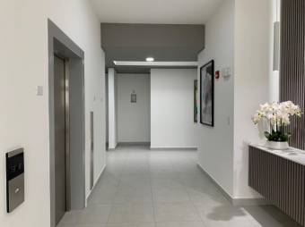 Se alquila apartamento a estrenar en condominio de Uruca San José 26-556
