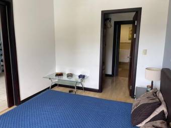 Se alquila espacioso apartamento en condominio de Uruca Santa Ana 25-1472